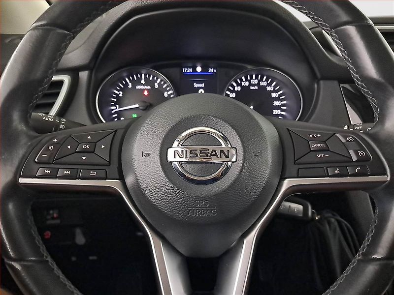 Nissan Qashqai (2021) 1.3 DIG-T - fotka 17 z 20
