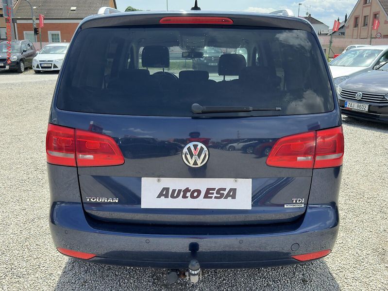 Volkswagen Touran (2013) 1.6 TDi DSG, DSG, AC - fotka 5 z 19