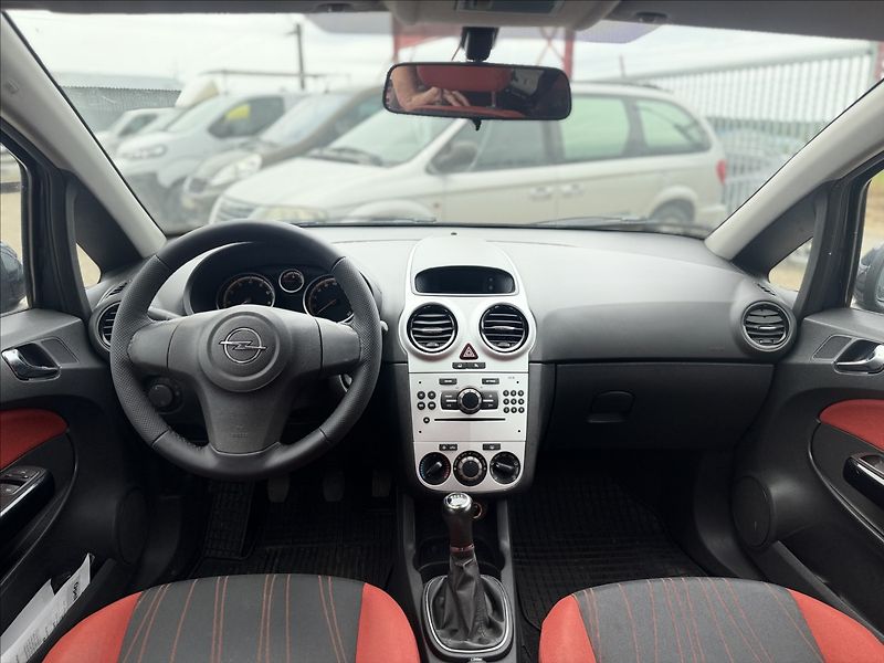 Opel Corsa 1,4 i KLIMA - fotka 14 z 21