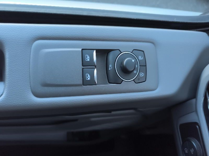 Volkswagen Caravelle 2.0 TDI 4Motion - fotka 13 z 27