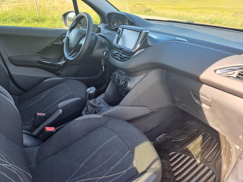 Peugeot 208 (2015) 1.0 PĚKNÝ STAV - fotka 13 z 22