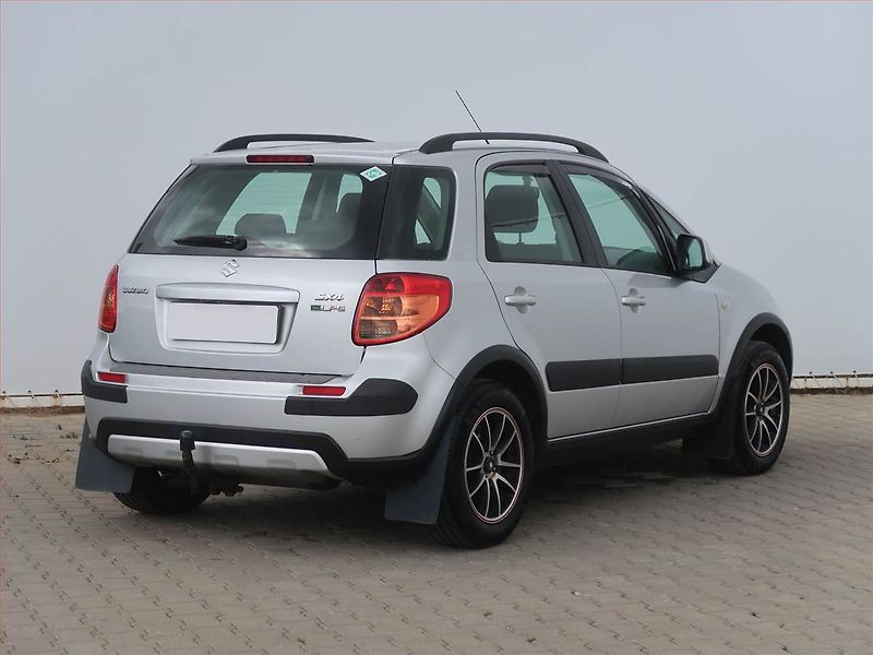 Suzuki SX4 (2011) 1.5 VVT, LPG - fotka 5 z 13