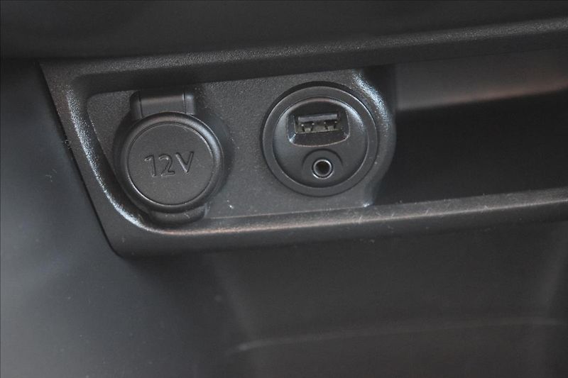 Peugeot 208 1,4 HDi 50KW NÍZKÉ KM KLIMA - fotka 46 z 50