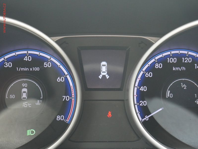 Hyundai ix35 (2012) 1.6 GDi, ČR, AC, tempo, park - fotka 16 z 18