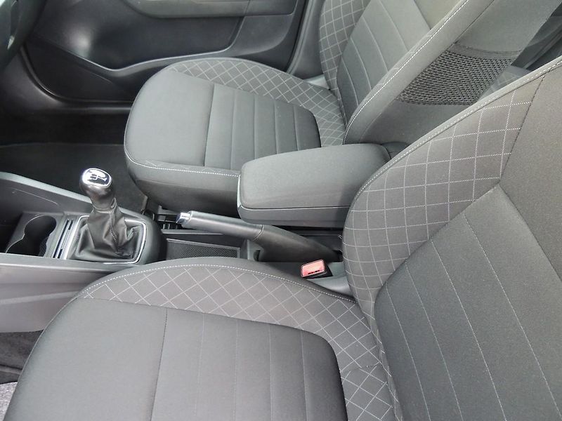 Škoda Fabia (2017) 1.2TSi,66kw,Style,ČR,1majitel - fotka 32 z 50