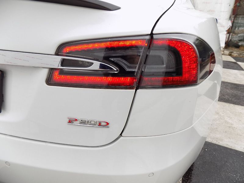 Tesla Model S (2016) P90D-780PS Nabíjení zdarma - fotka 43 z 50