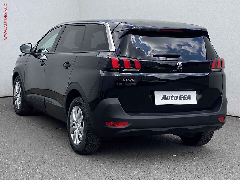 Peugeot 5008 (2019) 1.2 PT, AC, tempo, park.asist - fotka 6 z 15