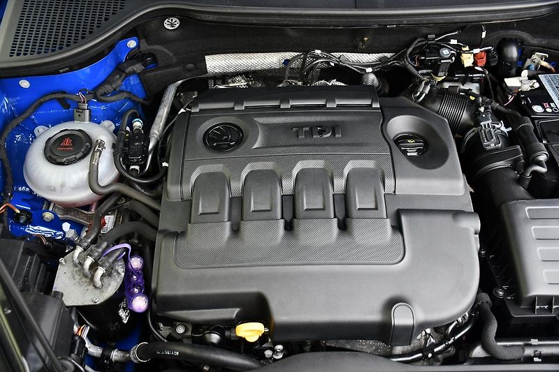 Škoda Karoq 1.6TDi STYLE TAŽNÉ 2xPNEU ČR - fotka 37 z 37