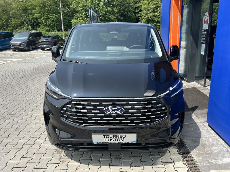 Ford Tourneo Custom Titanium L1 2.0 EcoBlue 110 kW - fotka 2 z 37