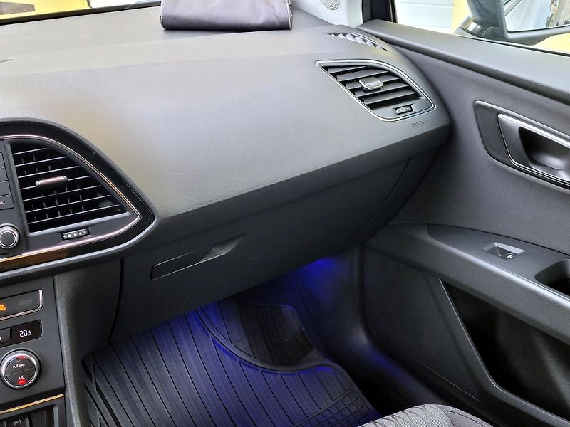 Seat Leon 2,0 TDI Style *SERV.KNÍŽKA* - fotka 29 z 45