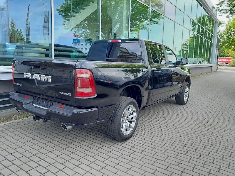 Dodge RAM (2024) 1500, 5.7 V8  Laramie - fotka 3 z 43