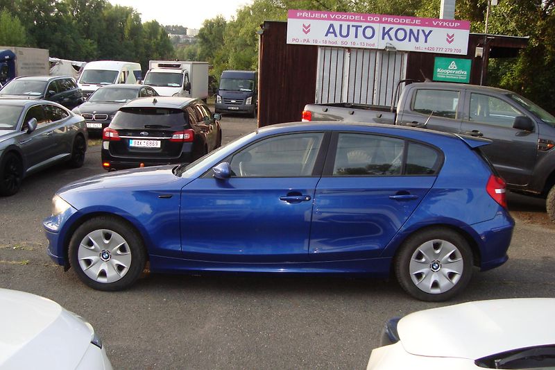 BMW Řada 1 (2007) 2.0 118i - fotka 4 z 56