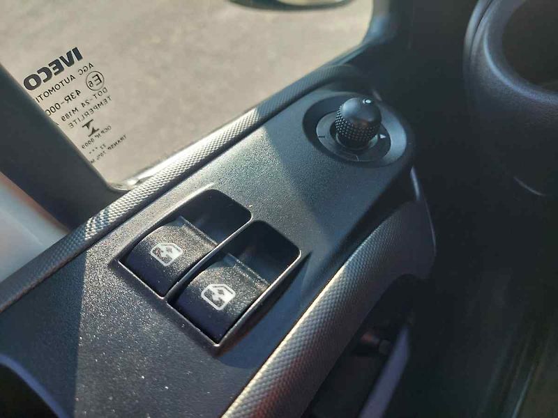 Iveco Ostatní 35S18 L4H2 Pojízdná dílna - fotka 34 z 42