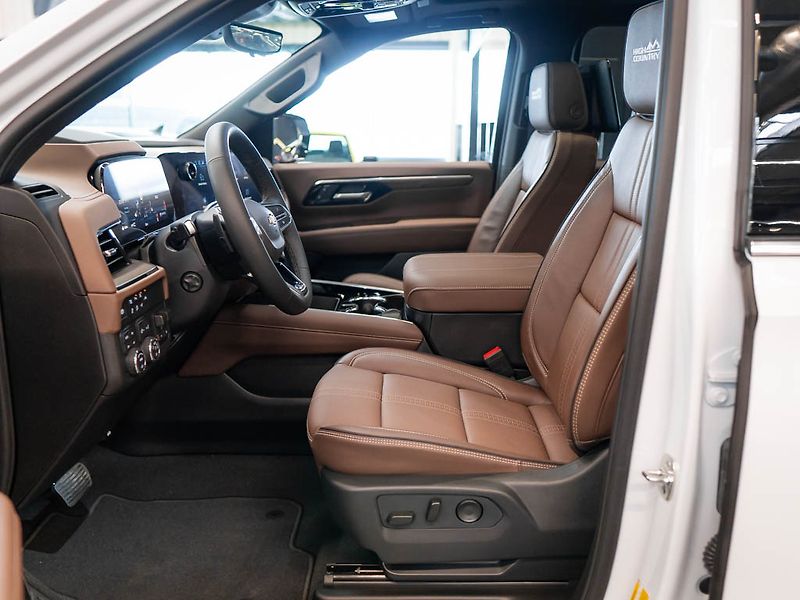 Chevrolet Suburban (2026) 6.2 V8 High Country 2026 - fotka 18 z 47