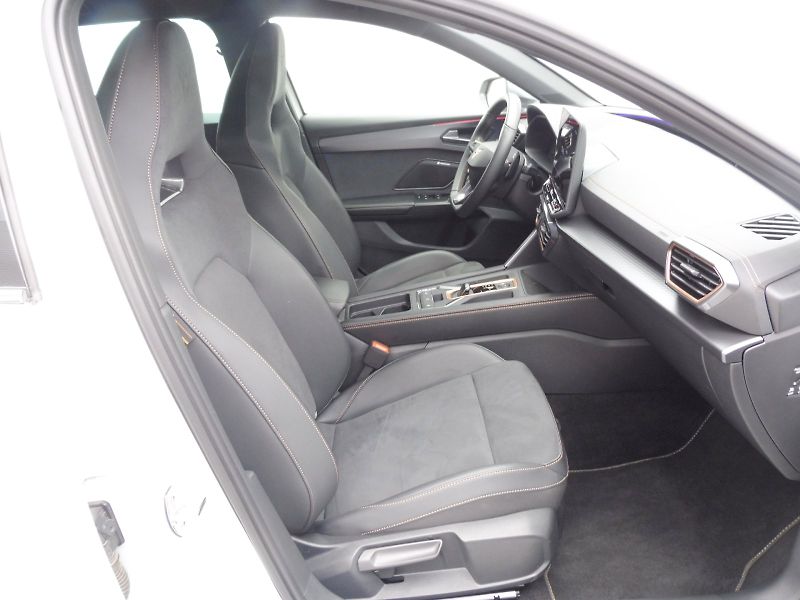 Cupra Leon (2024) 2,0 TSI 221kW DSG - fotka 9 z 28