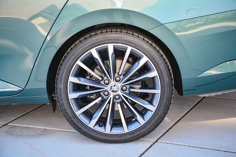 Škoda Superb (2023) L&K 2,0 TDI 147 kW 7-st aut 4x - fotka 17 z 66
