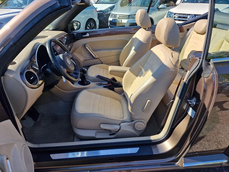 Volkswagen Beetle CABRIO 2,0TDI DESIGN - fotka 11 z 22