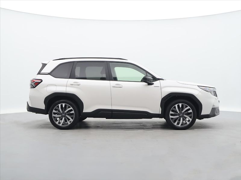 Subaru Forester 2,0 e-EyeSight 100kW CZ CVT - fotka 8 z 35