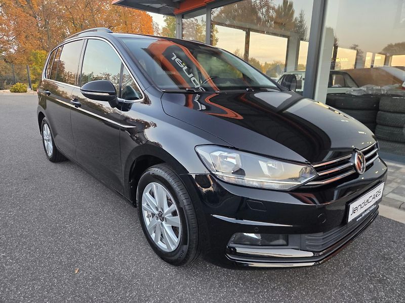 Volkswagen Touran (2019) 1.5 TSI  7 MÍST - fotka 3 z 10