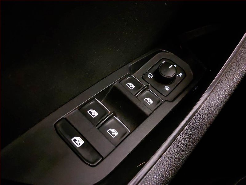 Škoda Karoq (2019) Ambition Plus 1.6 TDI, ČR - fotka 23 z 23