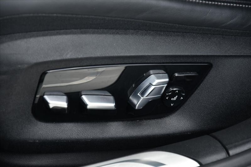 BMW Řada 7 740d xDrive 250kW LASER ČR - fotka 31 z 33