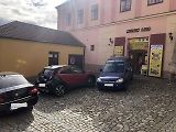 AutoMatky dlouhodobě trápí nedostatek bezpečnosti pro pěší v lokalitě Starého města, která je obytnou zónou. Řidiči například opakovaně překračují povolenou rychlost, jsou neohleduplní a parkují mimo vyznačená parkoviště.