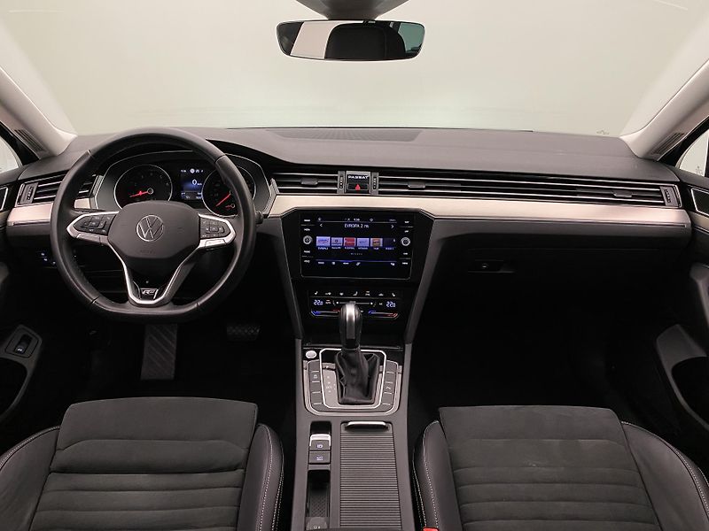 Volkswagen Passat VARIANT 2.0TDI DSG R-LINE CZ - fotka 2 z 55