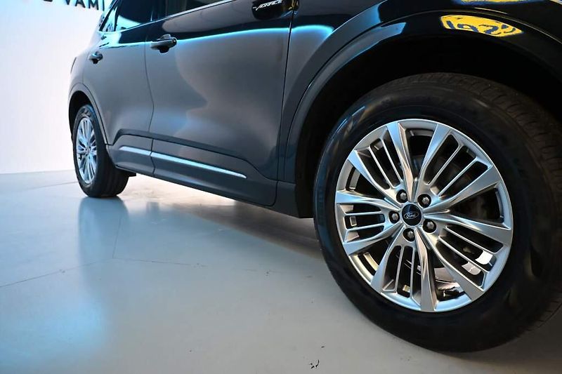 Ford Kuga (2022) 2.0 VIGNALE 4x4 140 KW LED ACC - fotka 43 z 46