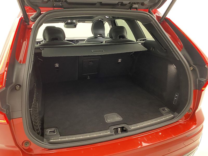 Volvo XC60 B5 AWD R-DESIGN AUT CZ - fotka 6 z 55