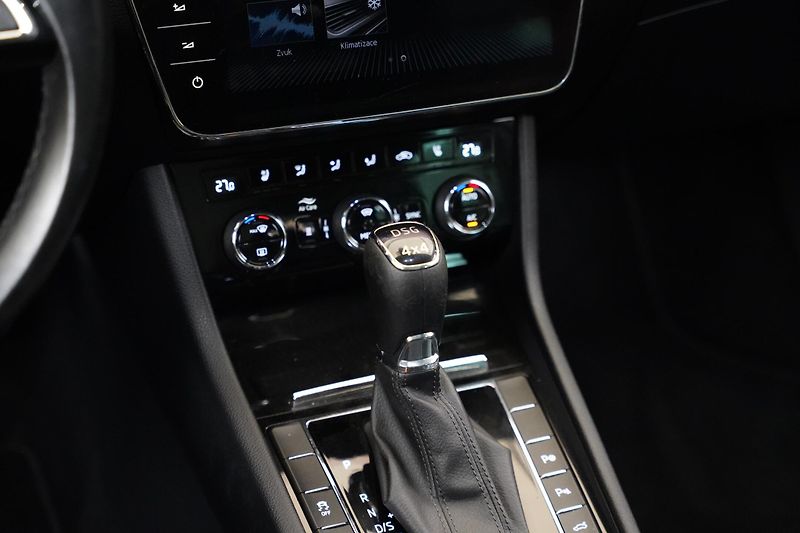 Škoda Superb - fotka 24 z 28