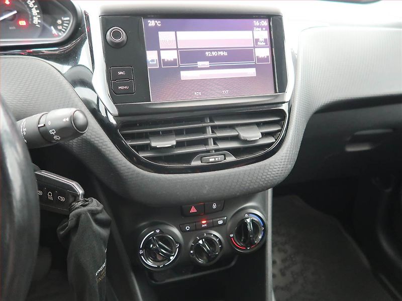 Peugeot 2008 (2017) Active 1.6 BlueHDi, Serv.kniha - fotka 12 z 16