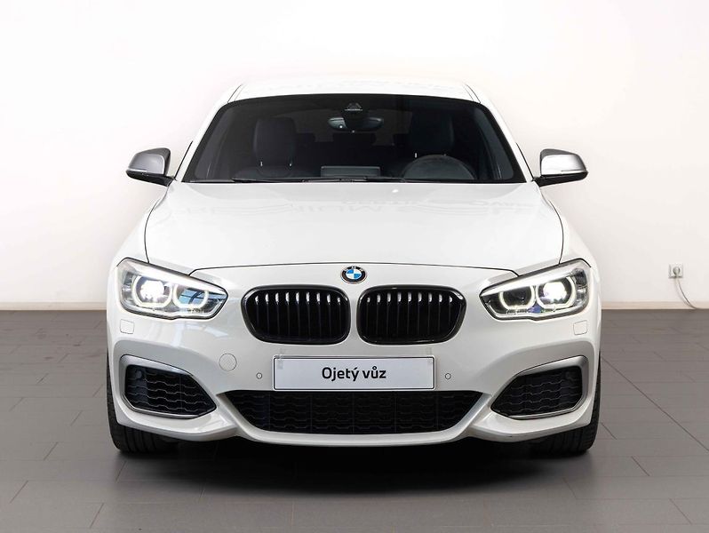 BMW Řada 1 M140i xDrive - fotka 2 z 23