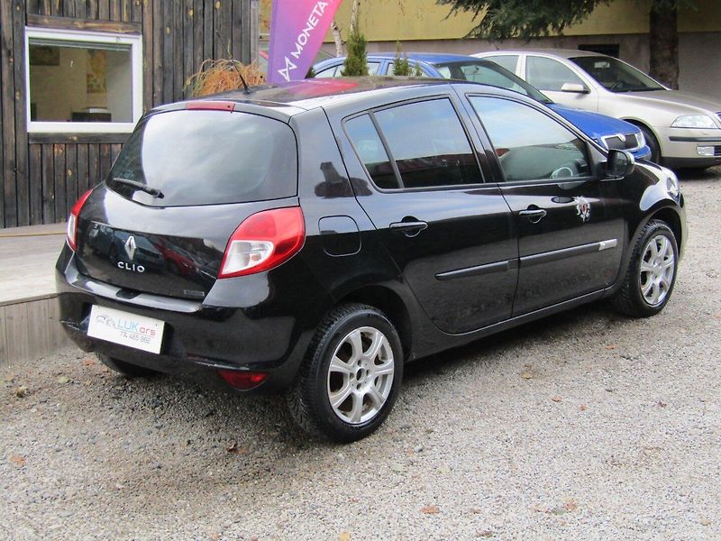 Renault Clio (2013) 1.2i 55kW  ZIMNÍ PNEU - fotka 11 z 34