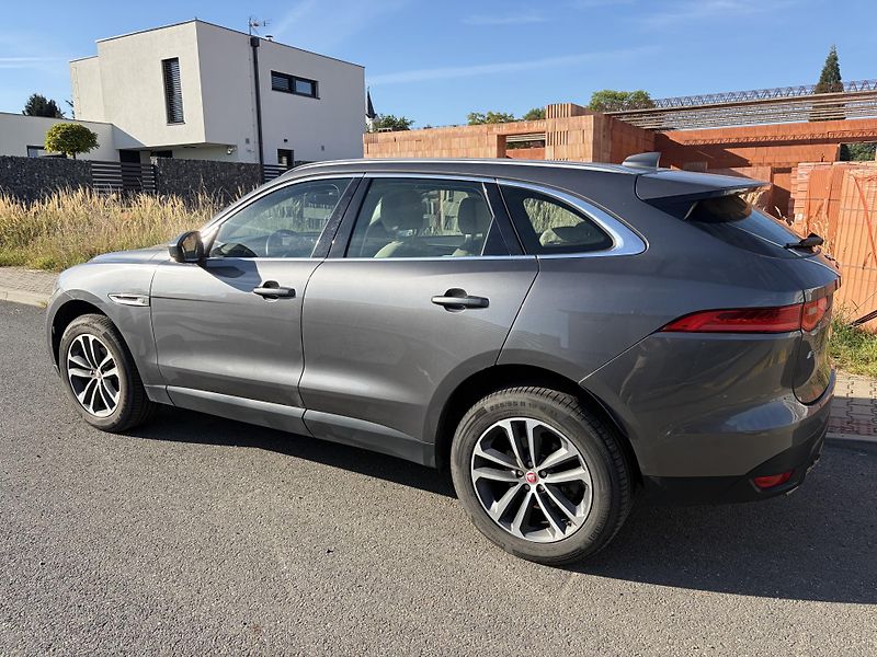 Jaguar F-Pace (2019) 20d 4x4 Prestige - fotka 4 z 11