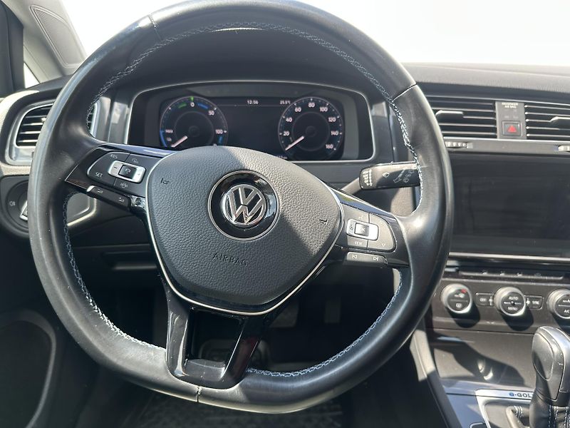 Volkswagen e-Golf (2020) 100kW, rezervace - fotka 25 z 30