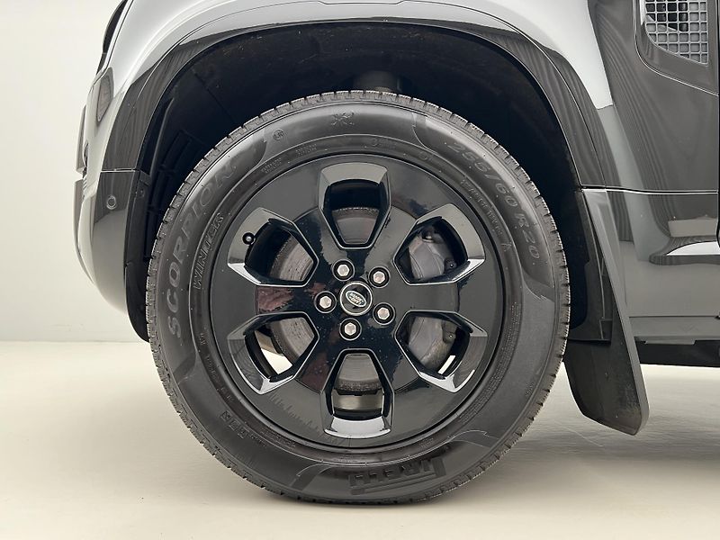 Land Rover Defender 110 D250 X-DYNAMIC HSE 1. maj - fotka 15 z 57