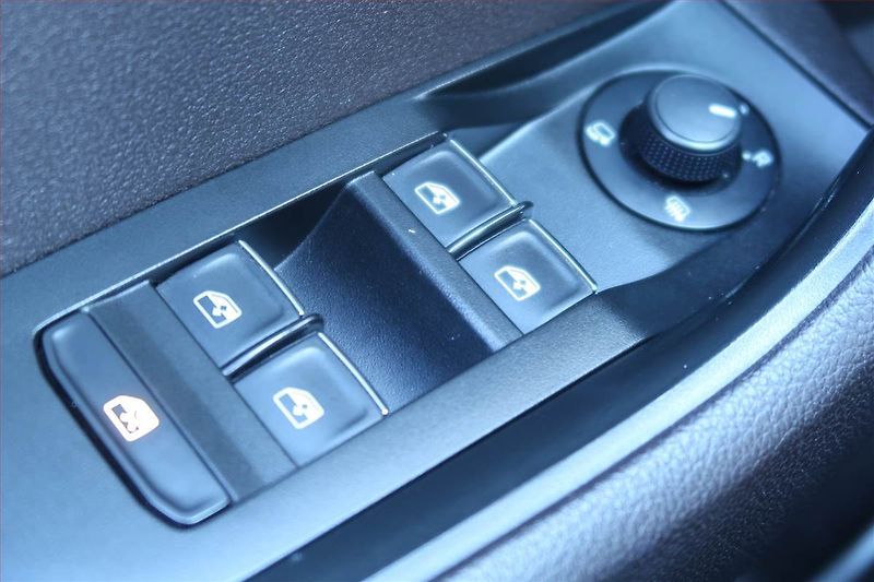 Škoda Superb (2015) Laurin&Klement 2.0 TDI, 4X4 - fotka 16 z 30