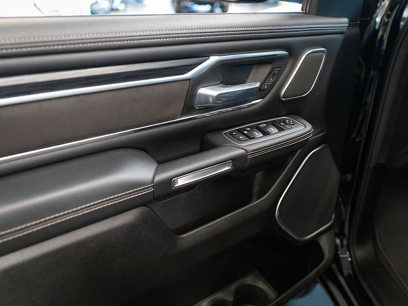 Dodge RAM (2025) 5.7 V8 Laramie Sport 6 LIFT - fotka 21 z 42