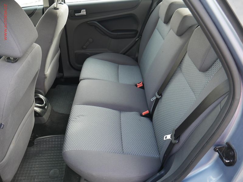 Ford Focus (2005) 1.6i, AC - fotka 10 z 15