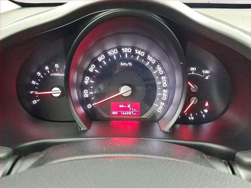 Kia Sportage (2013) 1.7 CRDi, Tempomat - fotka 11 z 16