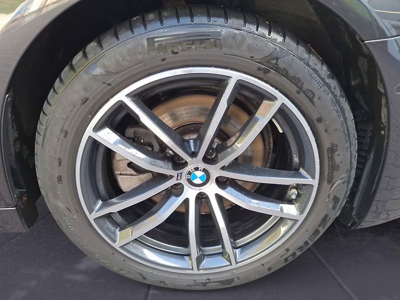 BMW Řada 5 520d xDrive M-Sport HuD ACC - fotka 8 z 13