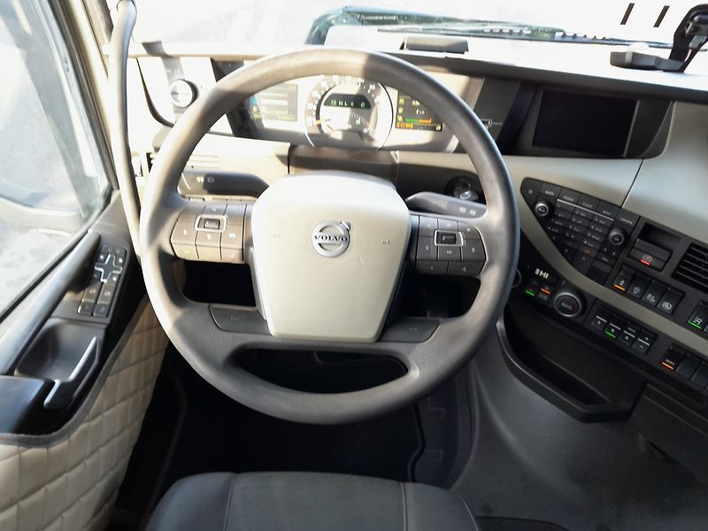 Volvo FH 460 LowDeck - fotka 24 z 37