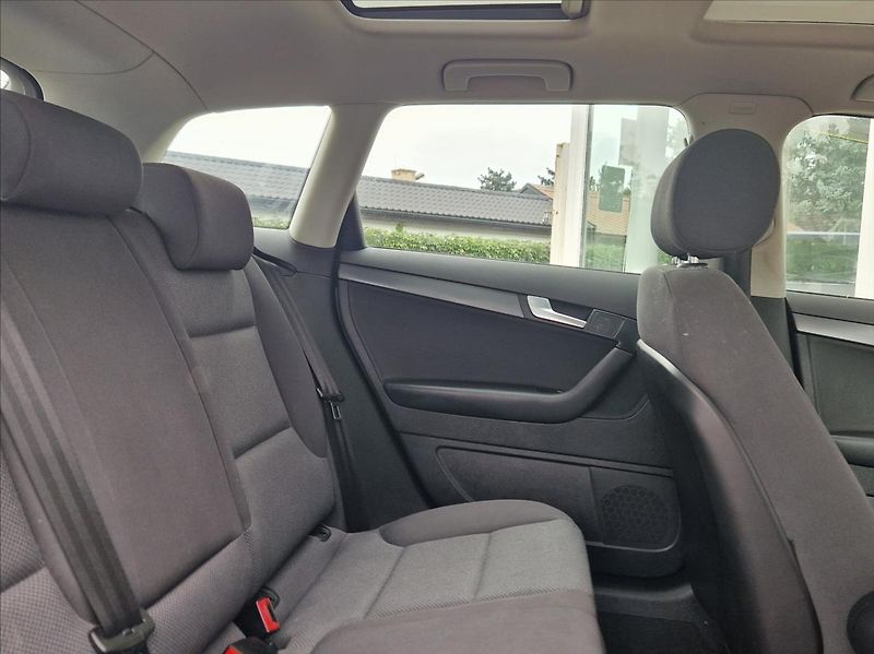 Audi A3 1,6 MPI SPORTBACK AUTOAC PANO - fotka 12 z 32