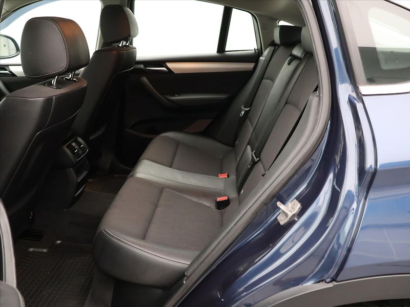 BMW X4 2,0 20d xDrive 140kW CZ Kůže - fotka 15 z 34