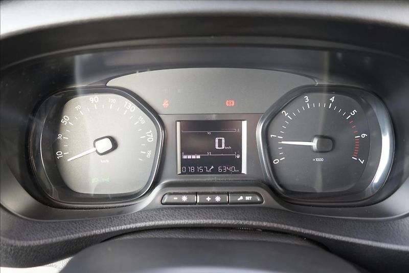 Citroën Jumpy 1,5 BlueHDi  L2H1 Plus - tažné - fotka 9 z 19