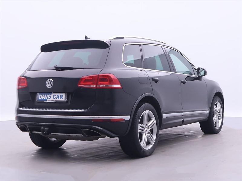 Volkswagen Touareg 3,0 TDI V6 DSG R-LINE CZ 4M - fotka 7 z 37
