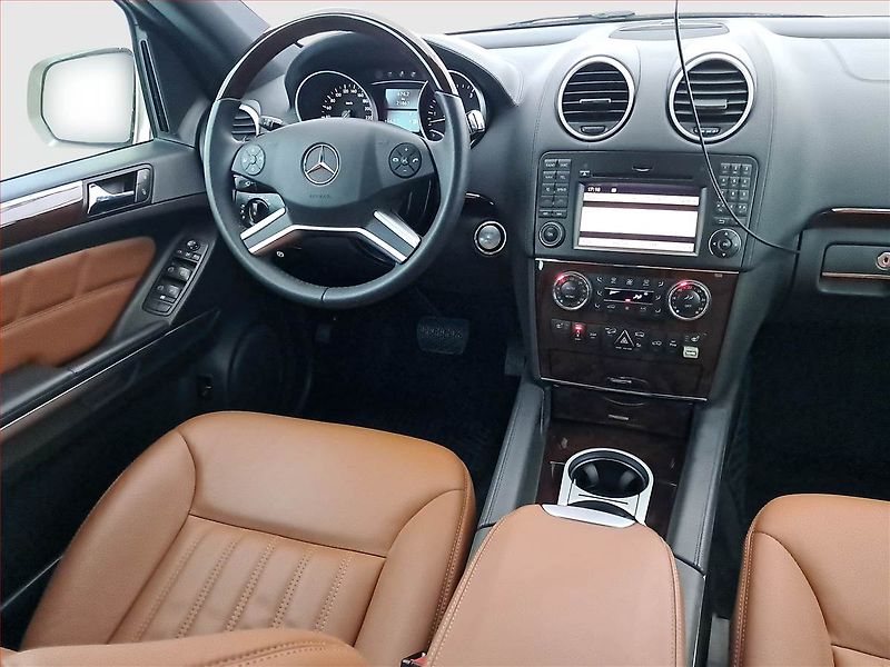 Mercedes-Benz Třídy M (2008) ML 420 CDI - fotka 7 z 17