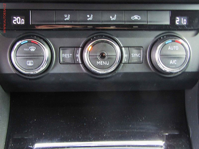 Škoda Superb (2016) 1.6 TDi, Ambition, DSG, navi - fotka 15 z 21