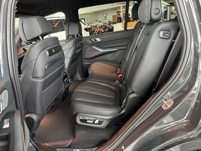 BMW X7 40xd Masáže Nezávislé Tažné - fotka 18 z 20