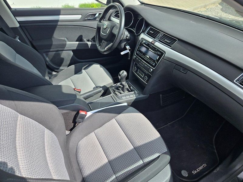 Škoda Superb (2011) 2.0 TDI Serviska Rozvody - fotka 13 z 48